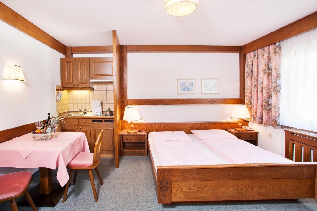 Johannahof Appartements Kaprun Habitación foto