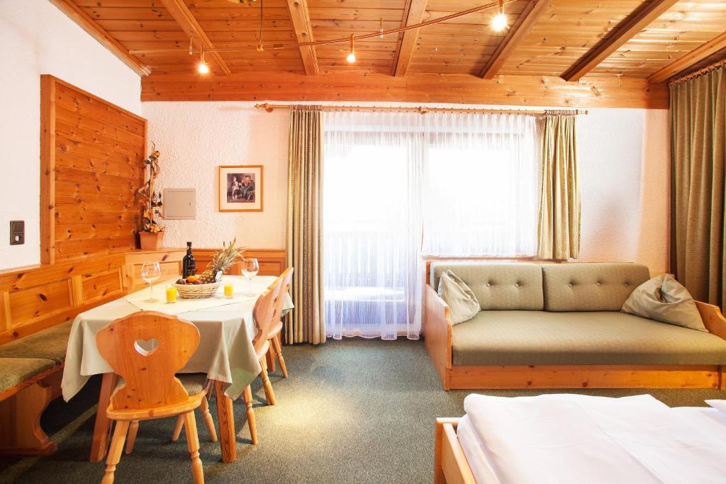Johannahof Appartements Kaprun Habitación foto