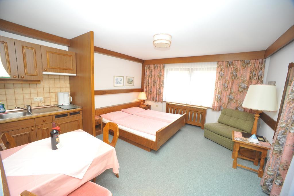 Johannahof Appartements Kaprun Habitación foto